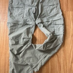 Eastern Mountain Sports women’s Zip Leg Cargo Pants Sz 12r